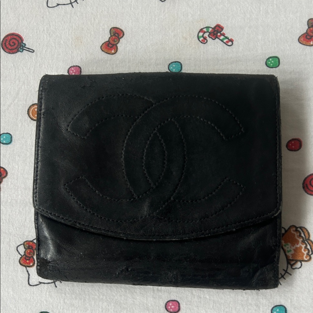 Woman’s Chanel Timeless CC Calf Leather Compact Wallet Black Flaw Peeling